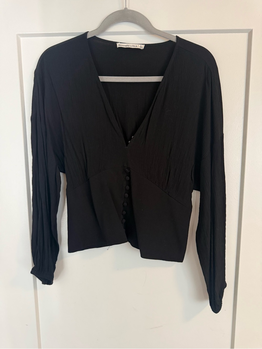 Abercrombie & Fitch Black V-Neck Button-Front Long Sleeve Blouse